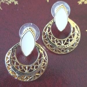 Vintage gold-tone filigree and cream enamel post pierced earrings 1990's